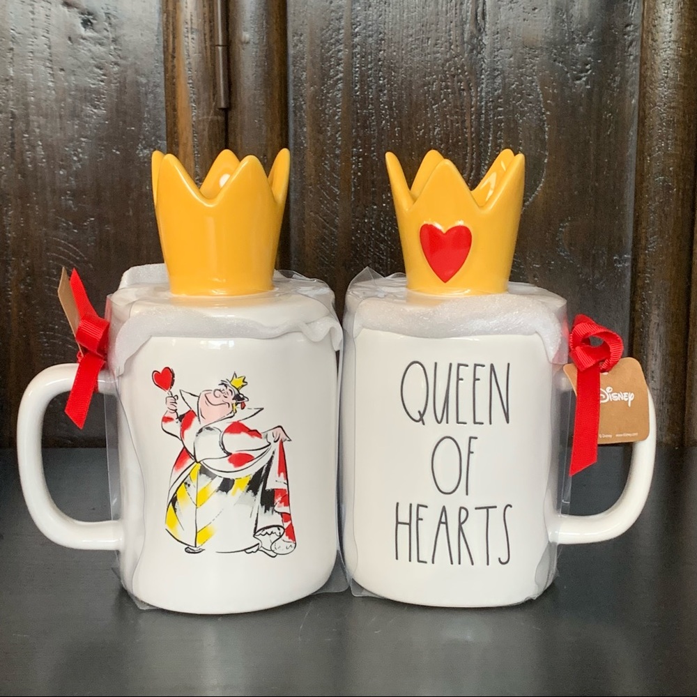 Rae Dunn QUEEN OF HEARTS Disney Alice in Wonderland Figural Topper Mug